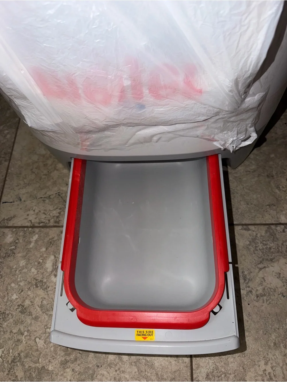 Automatic Litter Box with 8 bottles of purifying liquid